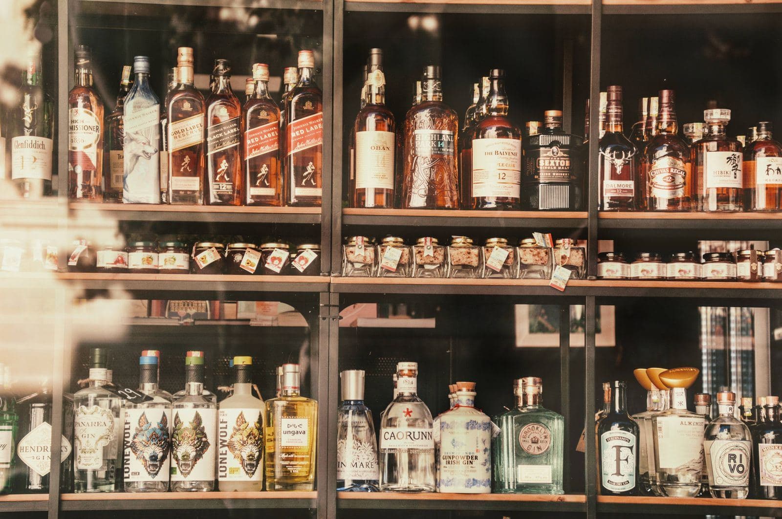 An’ana Art restorani bar peshtaxtasi